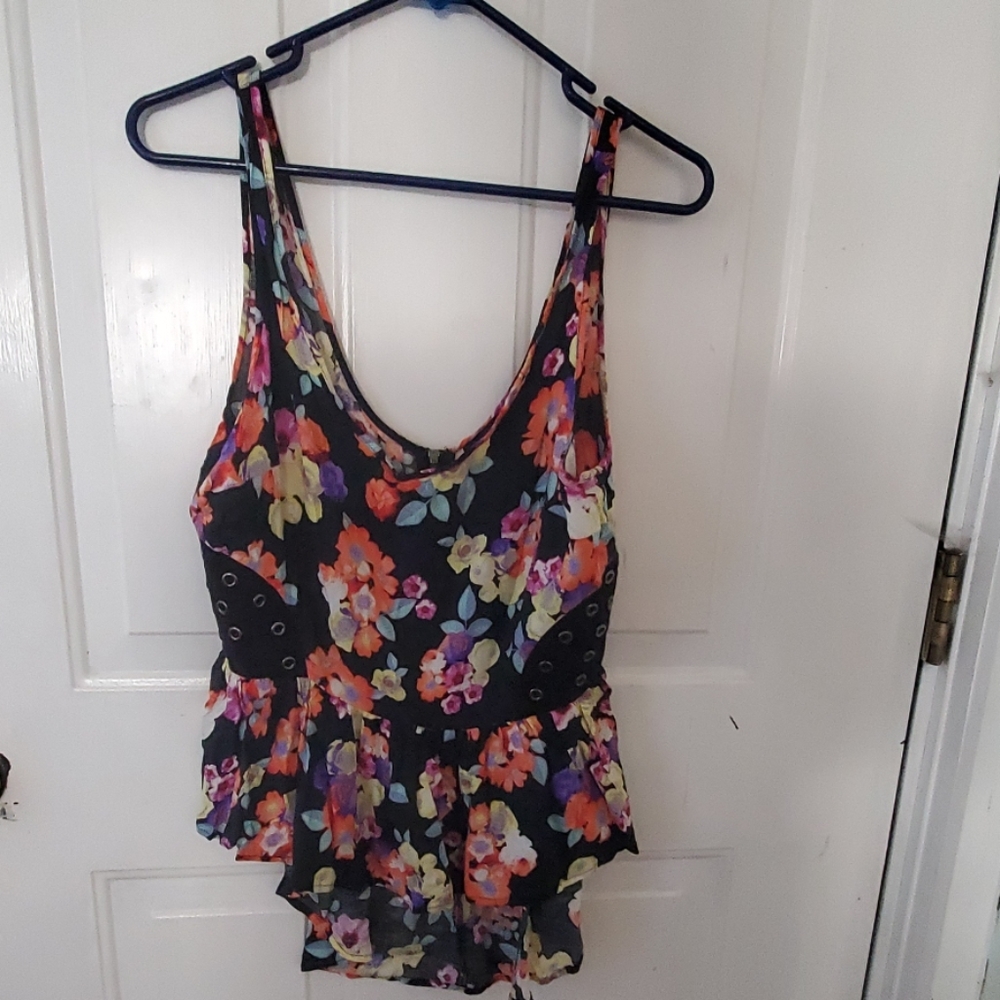 adorable tank just in time for SPRING!